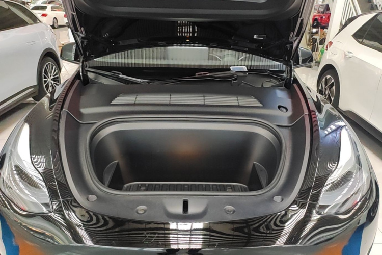 Tesla Model Y 2022 car image #22