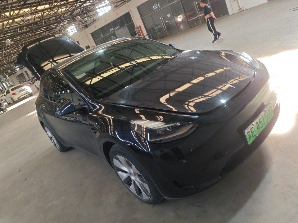 Tesla Model Y 2022 car image #2
