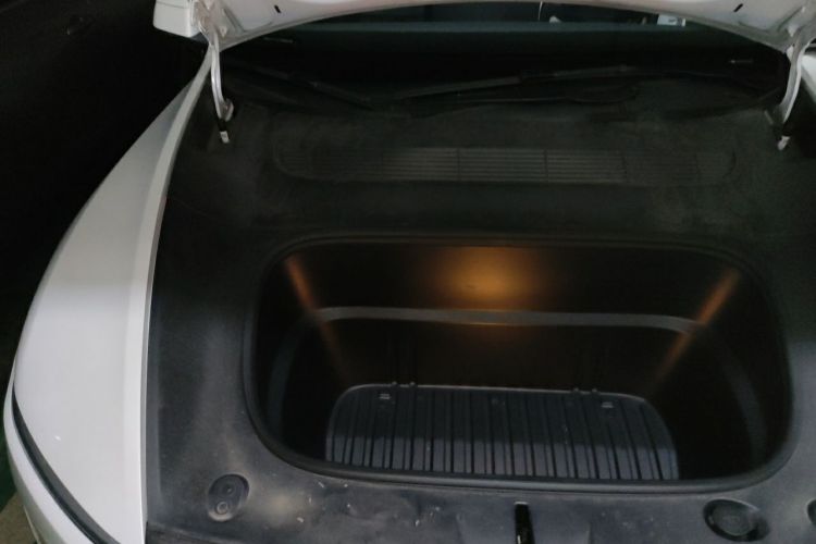 Tesla Model Y 2025 #28 Tesla Model Y 2025 car image #28
