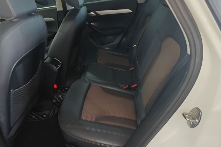 Audi Q3 2017 car image #17