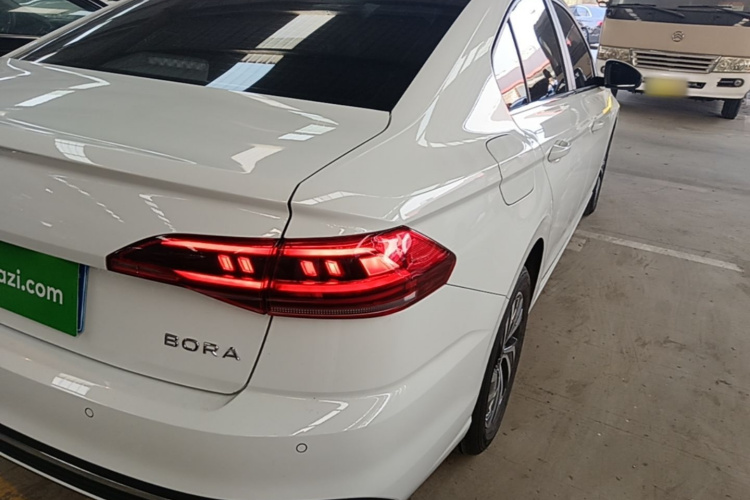 Volkswagen Bora 2026 car image #8