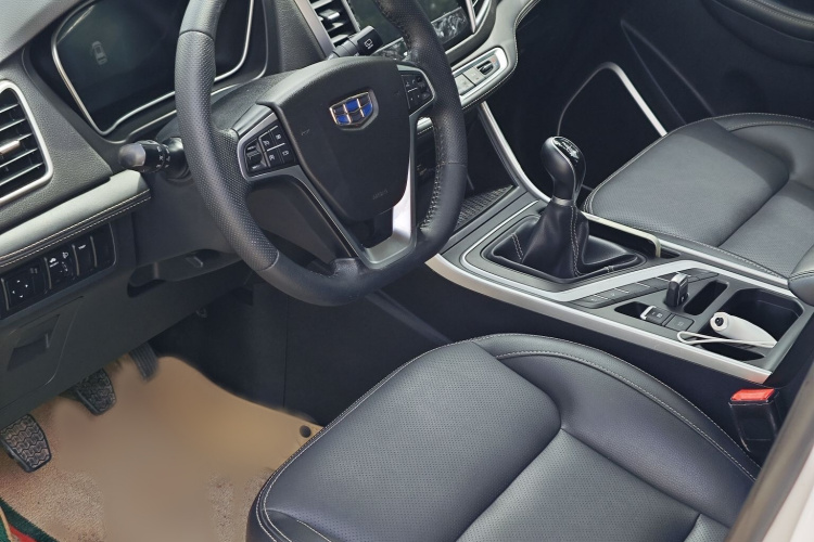 GEELY Vision X6 2020 immagine di auto #10