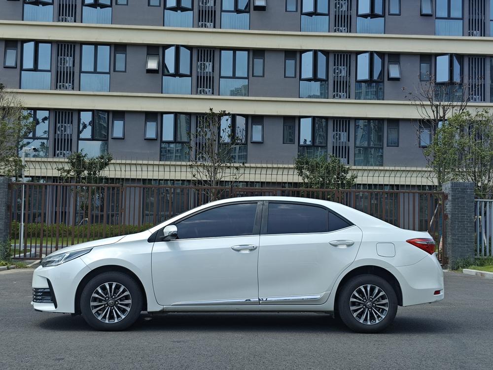 Toyota Corolla 2018 immagine di auto #3