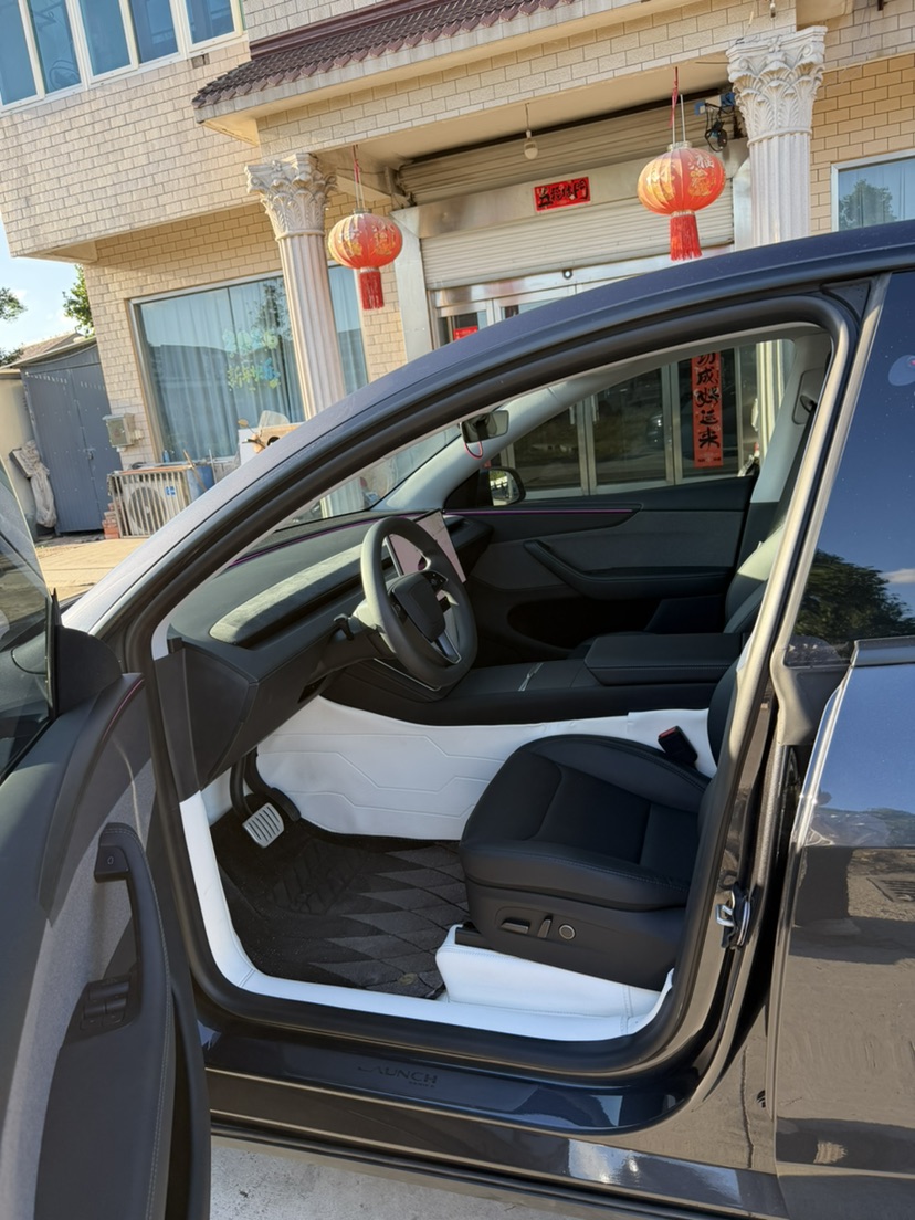 Tesla Model Y 2025 #8 Tesla Model Y 2025 car image #8