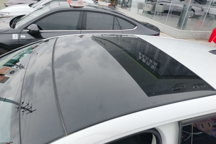 Volkswagen Golf 2025 car image #25