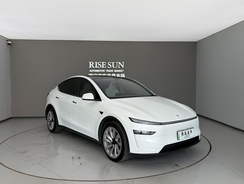 Tesla Model Y 2025 #3 Tesla Model Y 2025 car image #3
