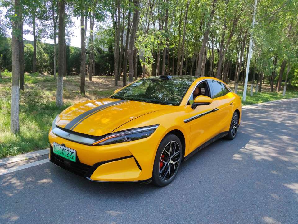 BYD HanL 2025 car image 