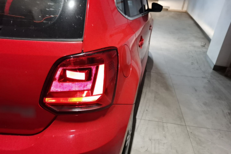 Volkswagen Polo 2016 car image #8