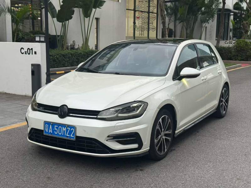 Volkswagen Golf 2018 car image #2
