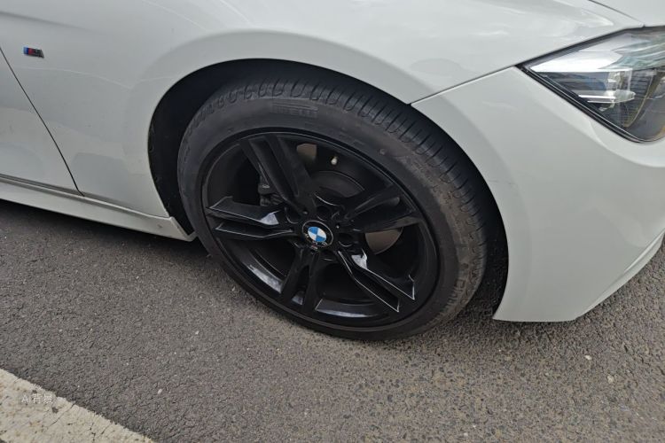 BMW 3 Series 2019 car image #9