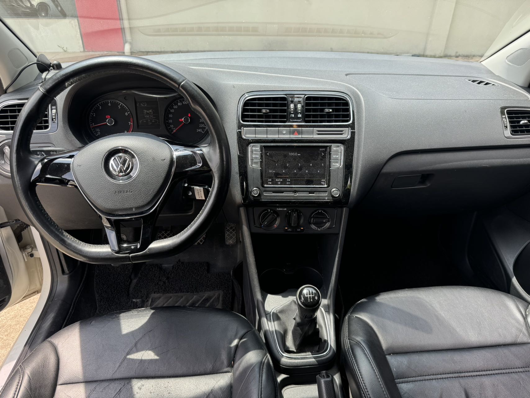 Volkswagen Polo 2016 car image #6