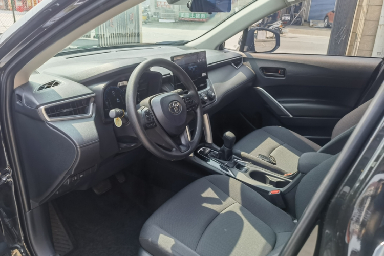 Toyota Corolla Cross 2025 immagine di auto #10