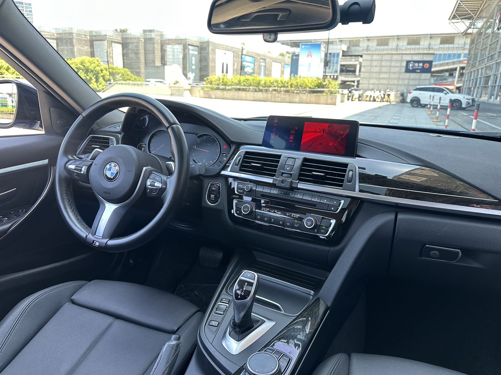BMW 3 Series 2018 car image #16
