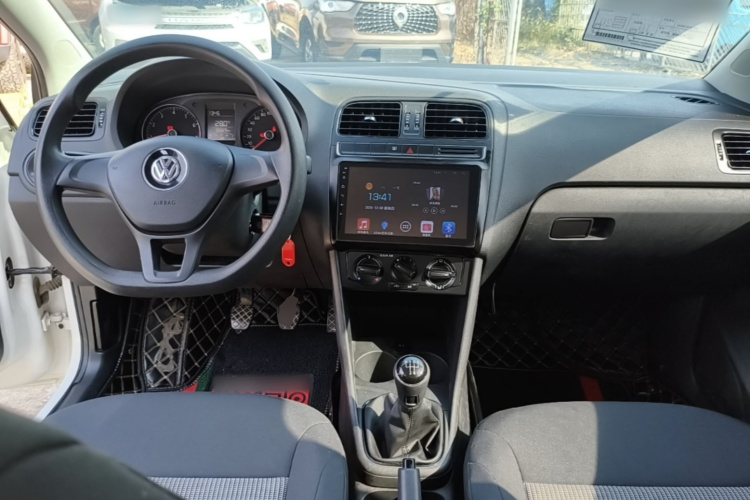 Volkswagen Polo 2017 car image #11