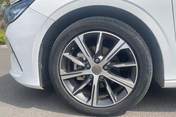 GEELY Emgrand 2022 изображение автомобиля #26