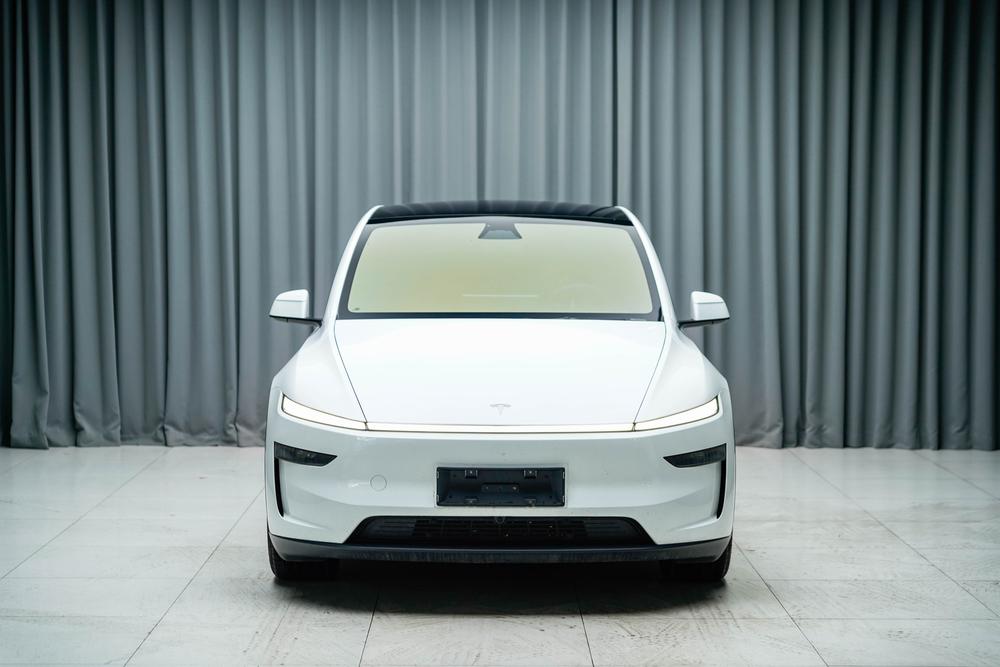Tesla Model Y 2026 #2 Tesla Model Y 2026 car image #2