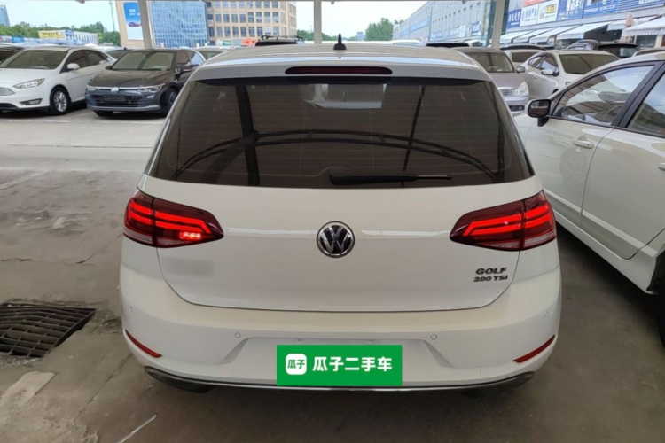 Volkswagen Golf 2020 car image #6