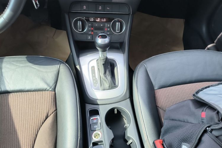 Audi Q3 2018 car image #14