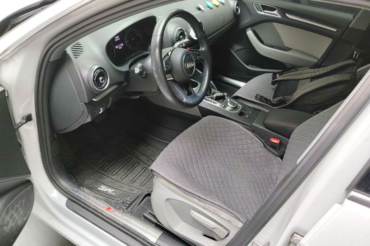 Audi A3 2018 immagine di auto #16
