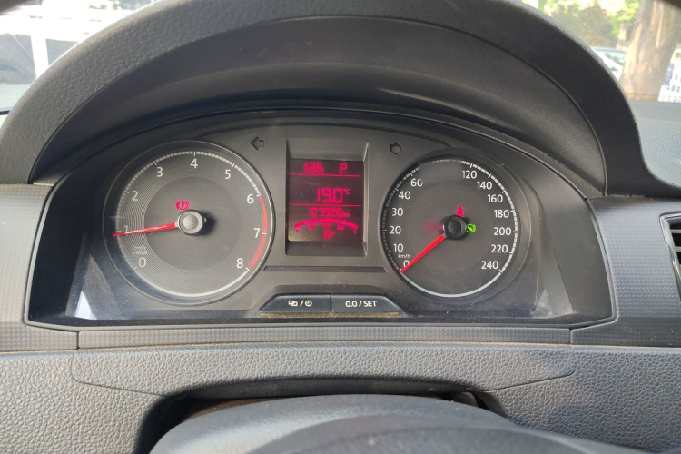 Volkswagen Santana 2018 صورة سيارة #16