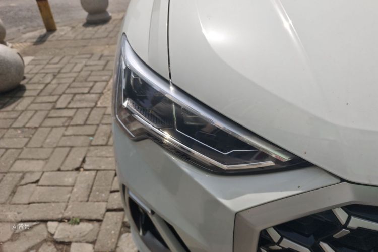 Audi Q3 2024 car image #8