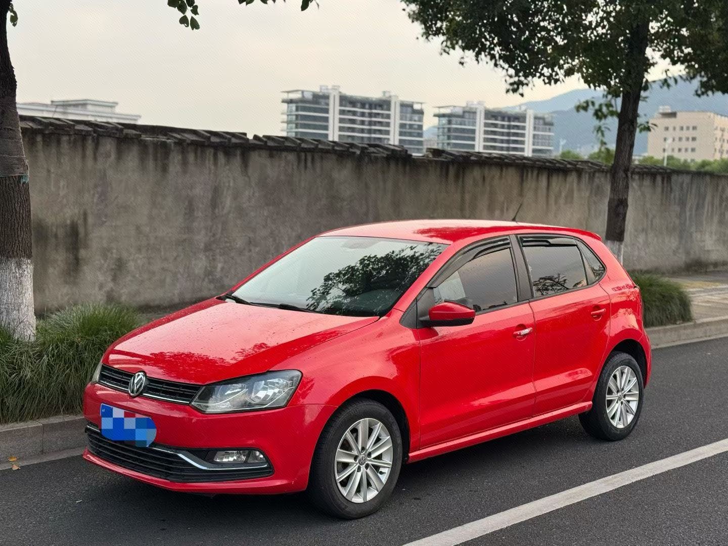 Volkswagen Polo 2015 car image 