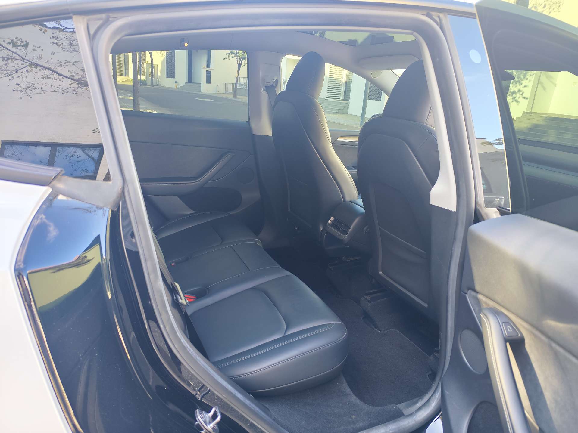 Tesla Model Y 2023 imagem de carro #7