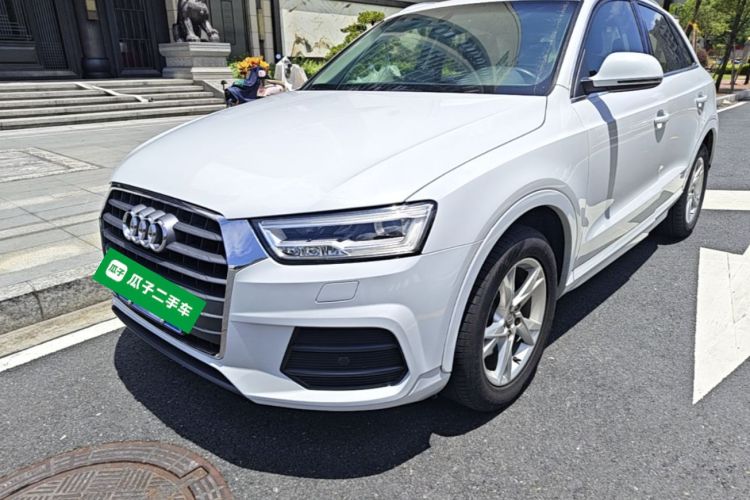Audi Q3 2018 car image #2