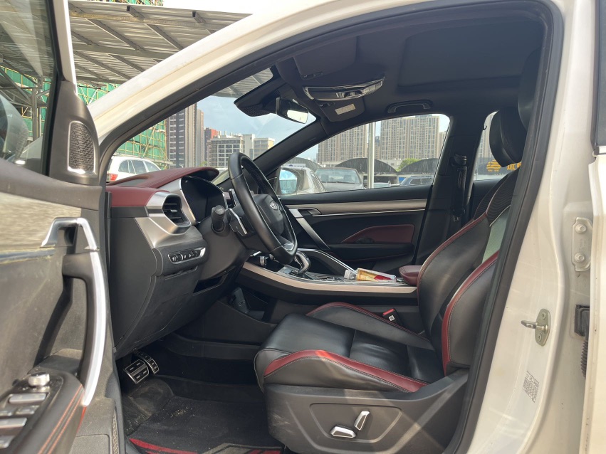 2019 car image #4