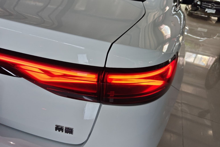 GEELY Emgrand 2022 #8 GEELY Emgrand 2022 car image #8