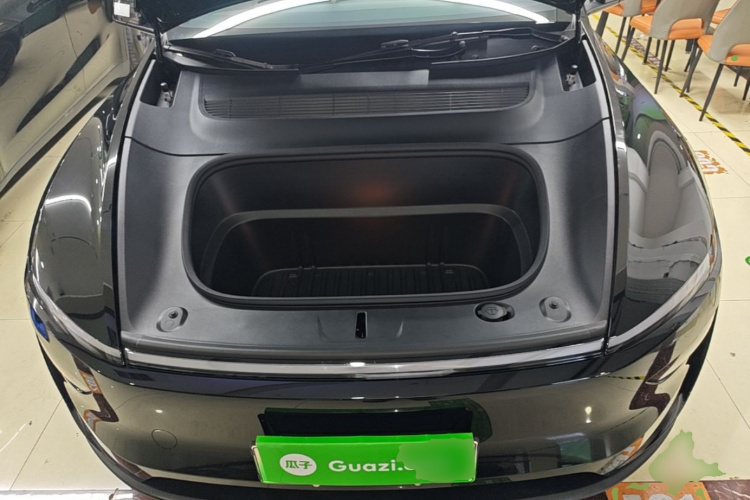 Tesla Model Y 2025 car image #20