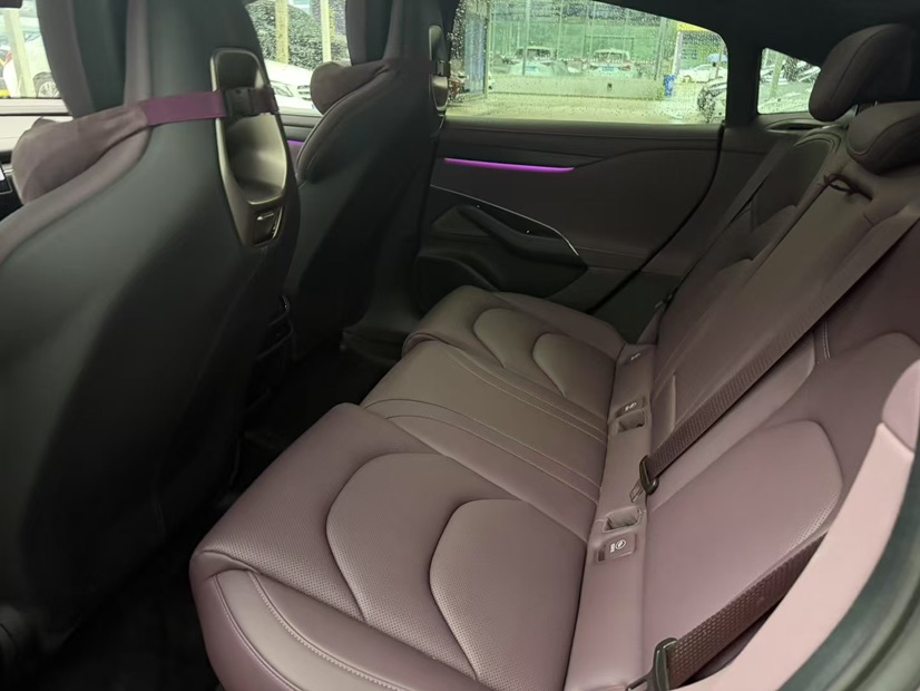 MI SU7 2026 imagen de coche #5
