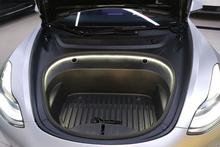 Tesla Model 3 2023 car image #20