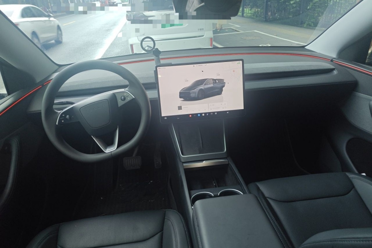 Tesla Model Y 2025 car image #12