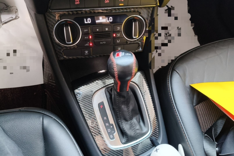 Audi Q3 2018 car image #14