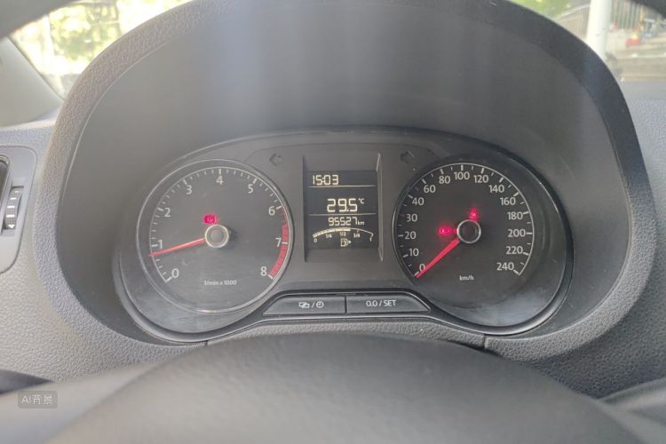 Volkswagen Polo 2015 car image #13