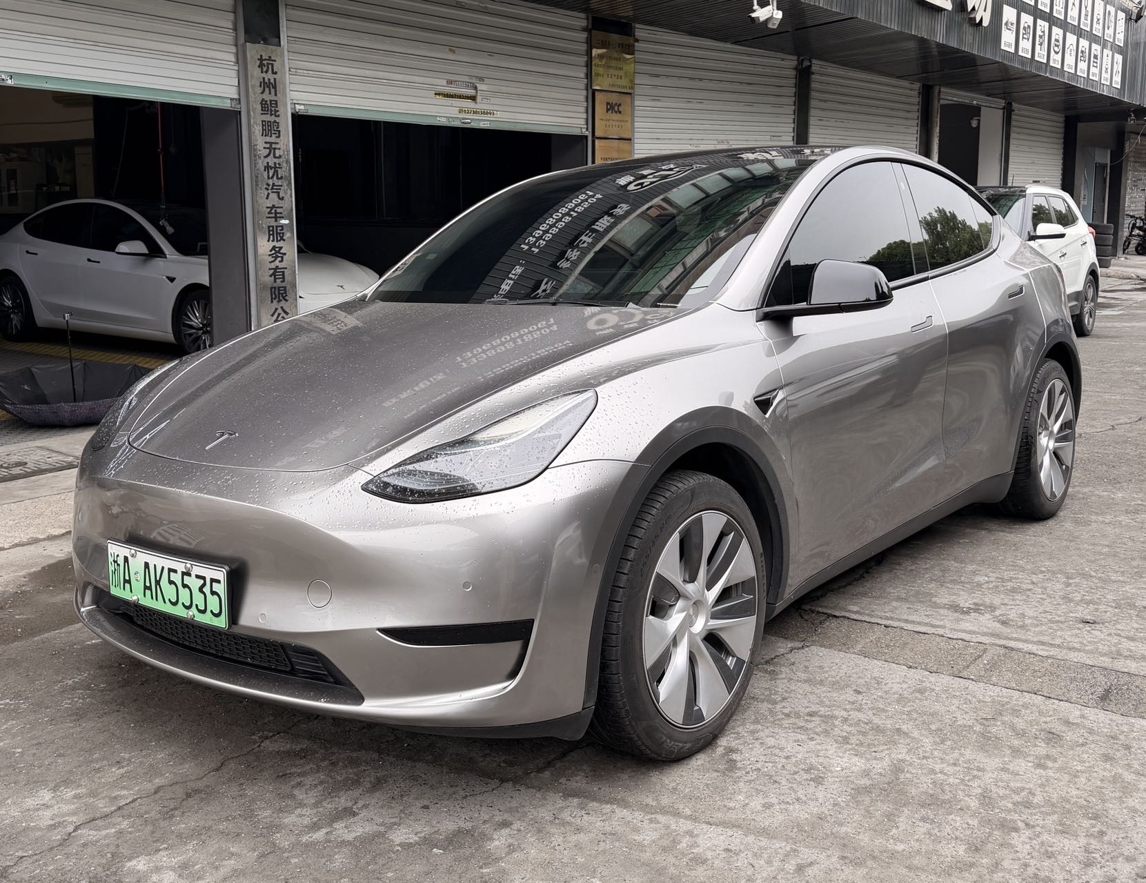 Tesla Model Y 2022 #2 Tesla Model Y 2022 car image #2