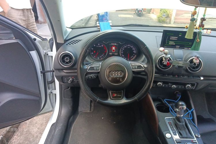 Audi A3 2015 car image #12