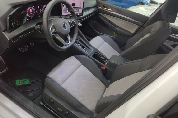 Volkswagen Golf 2024 car image #19