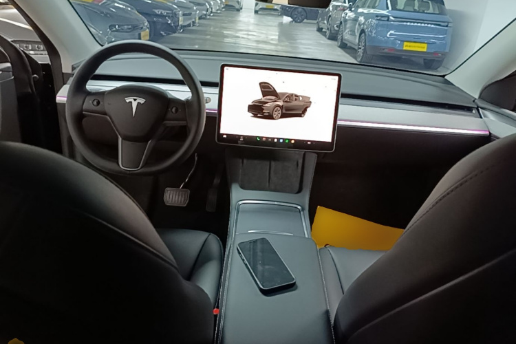 Tesla Model Y 2024 #10 Tesla Model Y 2024 car image #10