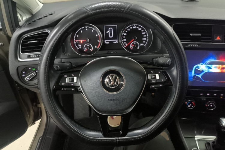 Volkswagen Golf 2018 car image #11
