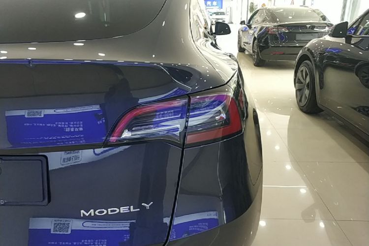 Tesla Model Y 2024 #8 Tesla Model Y 2024 immagine di auto #8