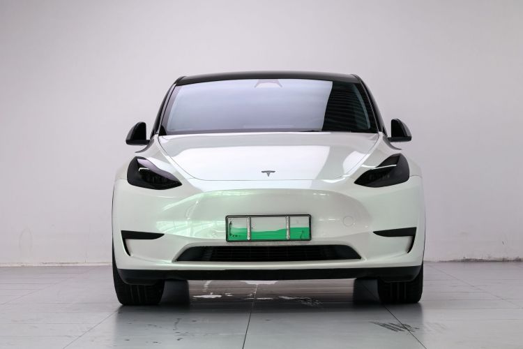 Tesla Model Y 2023 #4 Tesla Model Y 2023 car image #4