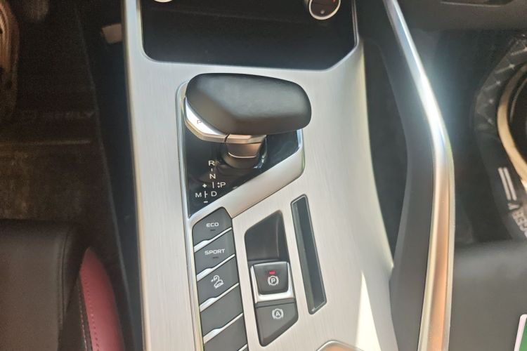 GEELY Coolray 2023 immagine di auto #14
