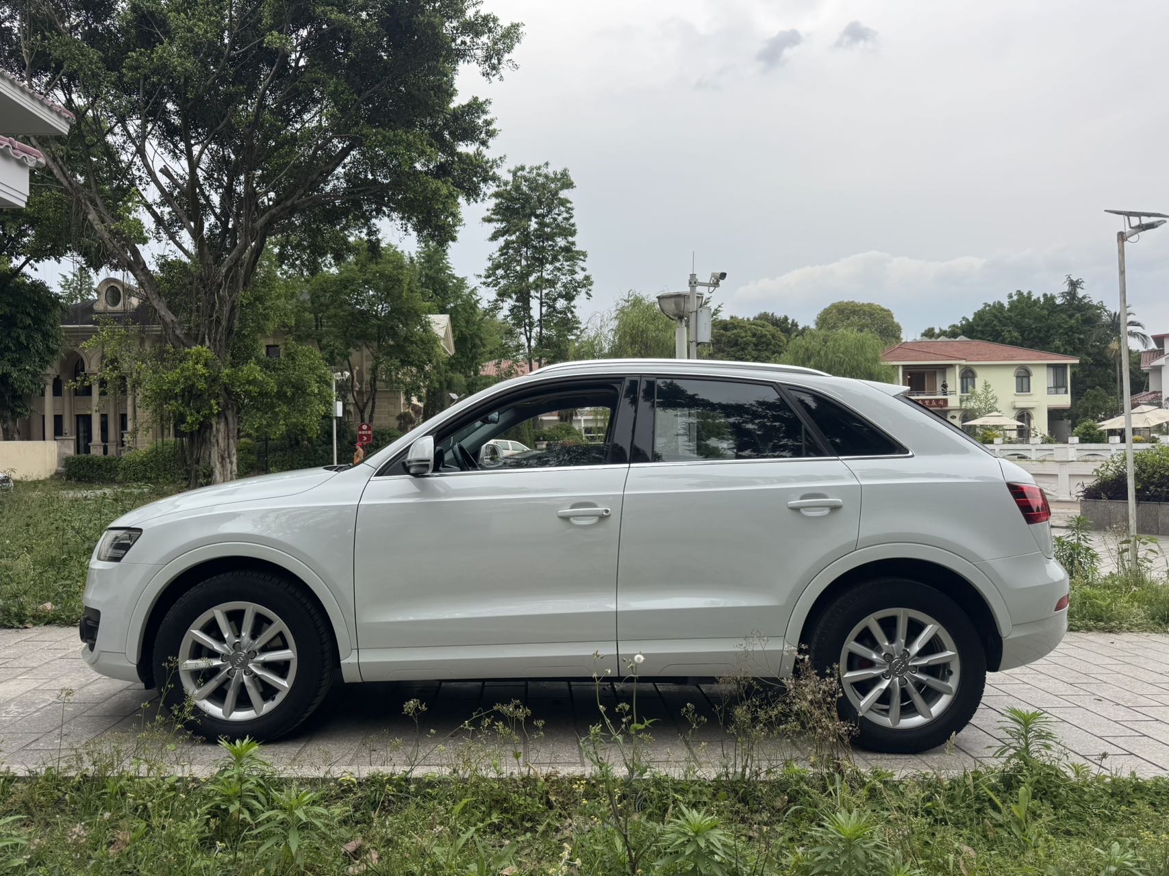 Audi Q3 (Imported) 2013 car image #3