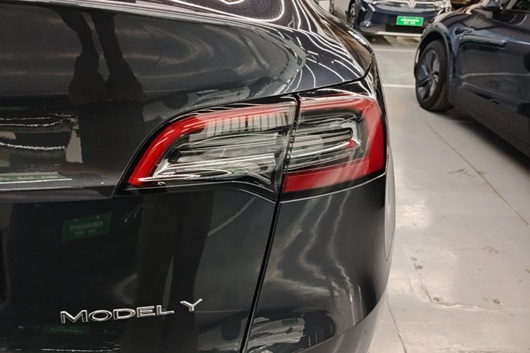Tesla Model Y 2024 #8 Tesla Model Y 2024 car image #8