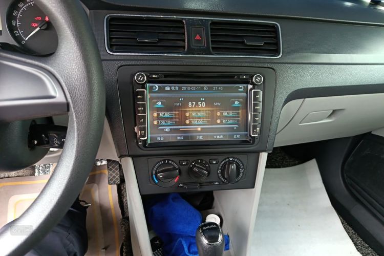 Skoda Rapid 2015 #15 Skoda Rapid 2015 image de voiture #15