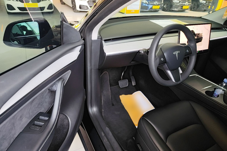 Tesla Model Y 2023 #16 Tesla Model Y 2023 car image #16