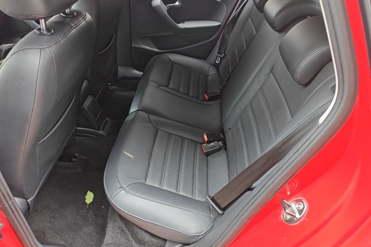 Volkswagen Polo 2015 car image #17