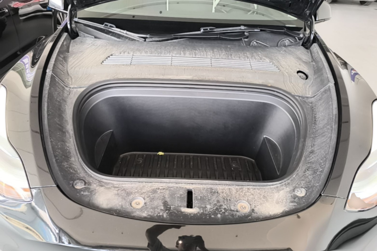 Tesla Model Y 2023 car image #20